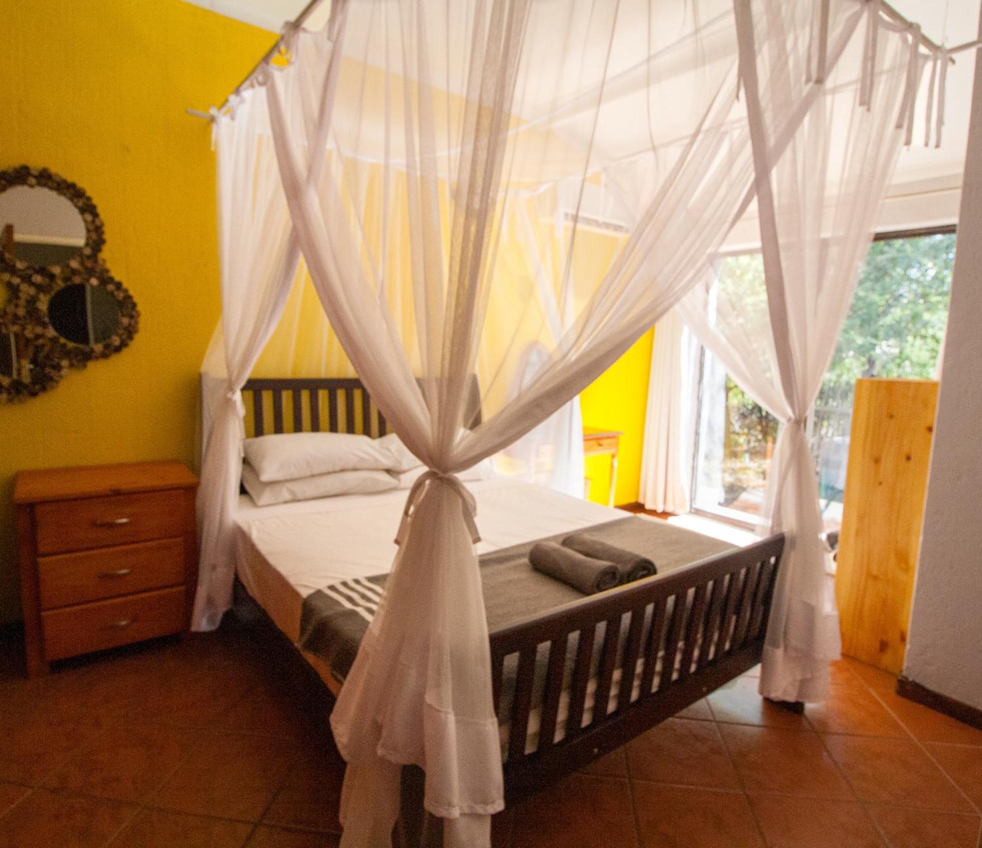 Kruger Park Hostel Marloth Park Extérieur photo